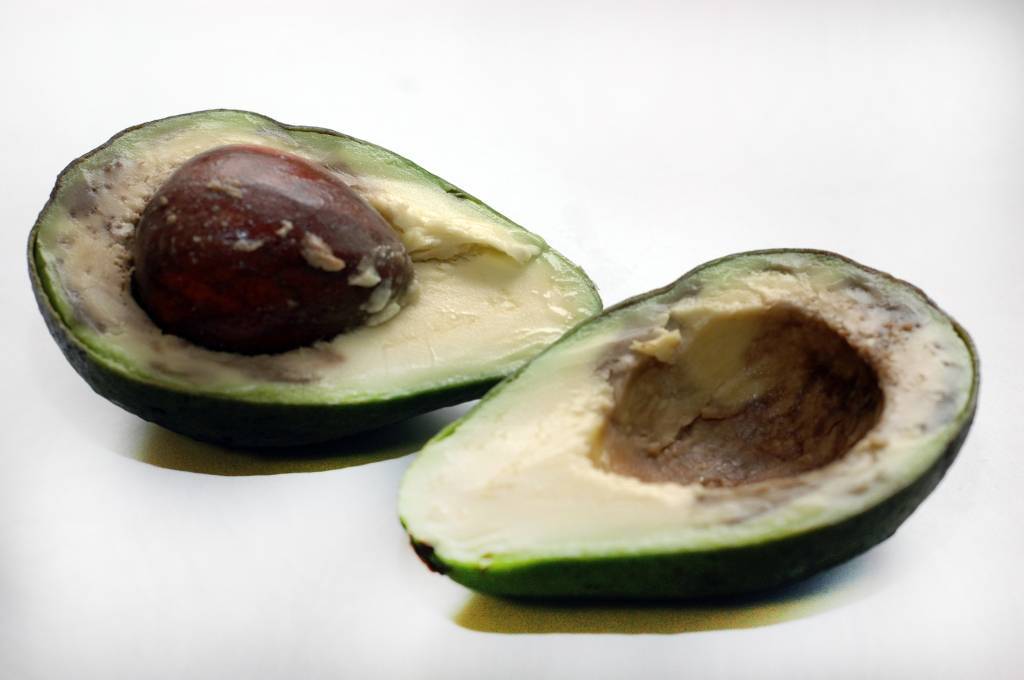 Еда или отрава: правда о черном авокадо