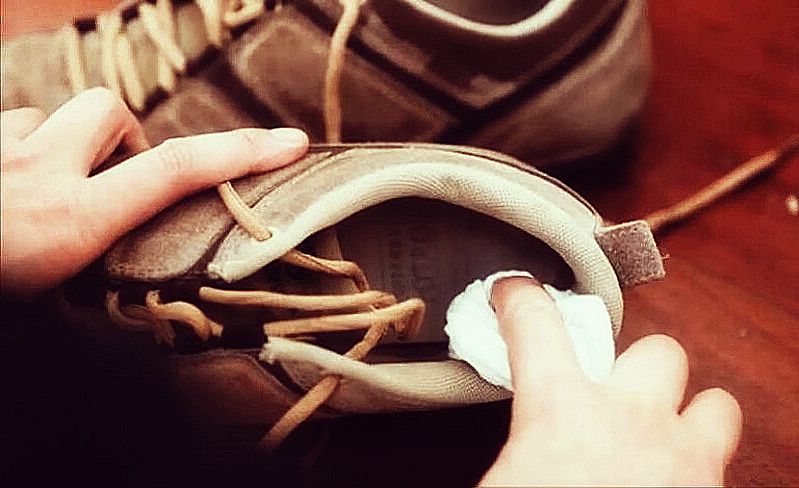 Очистить обувь от бактерий и грибков