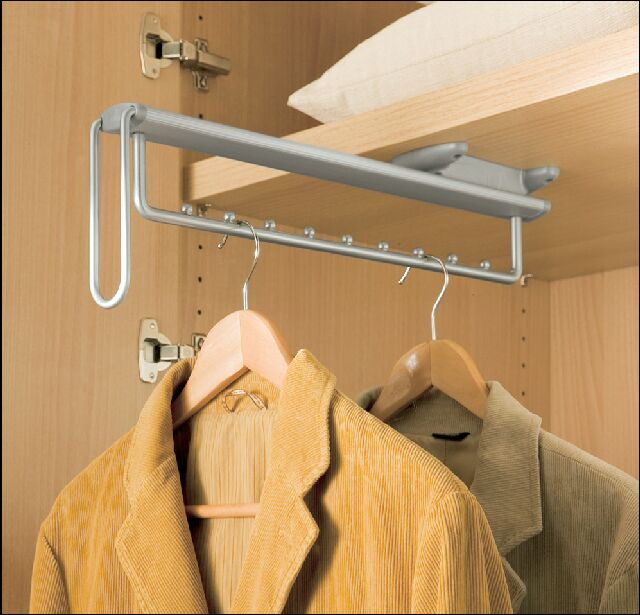 Опускающаяся вешалка для шкафа: практичное решение