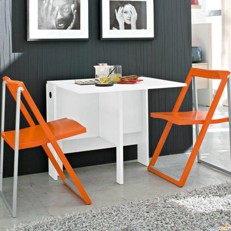 Раздвижной стол на кухню в современном стиле для маленьких пространств