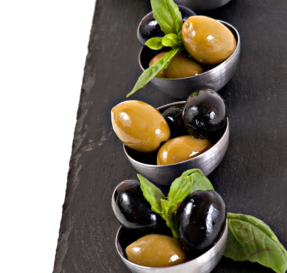 Различия между черными и зелеными оливками