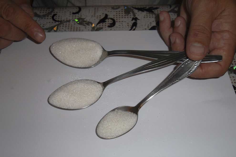Сколько грамм в двух столовых ложках сахара?