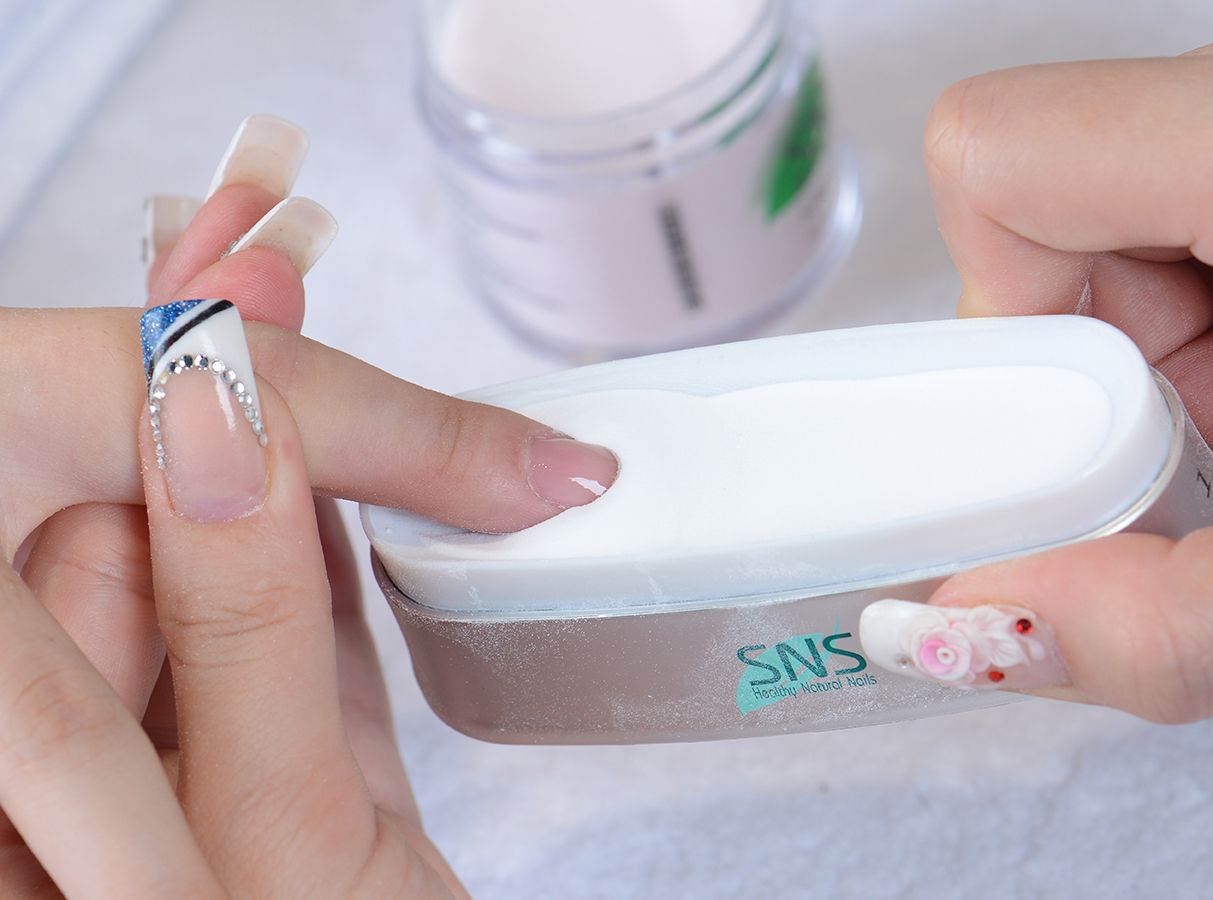 Способ 2: Применение жидкости для снятия искусственных ногтей