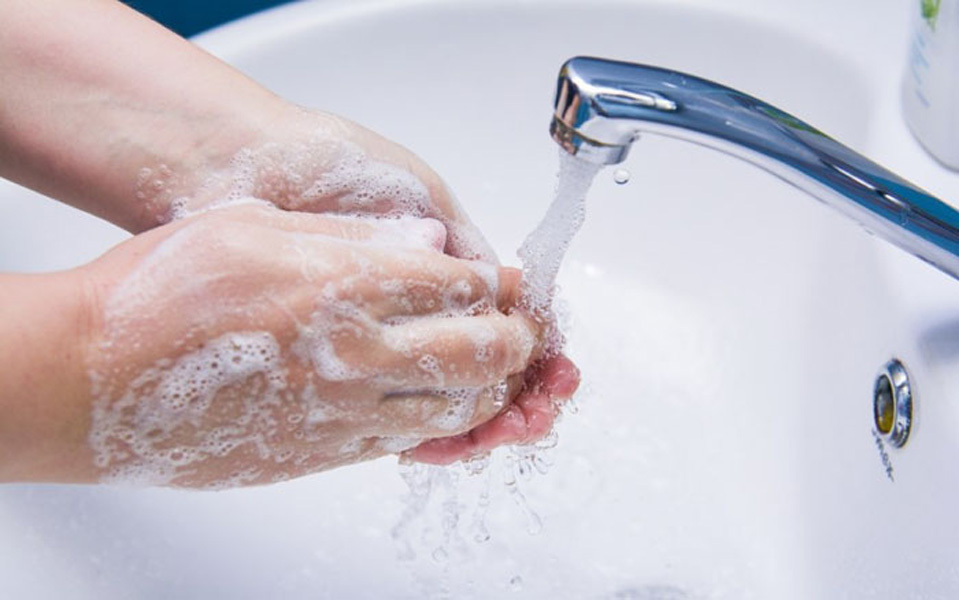 Удаление монтажной пены: домашние средства для очистки рук